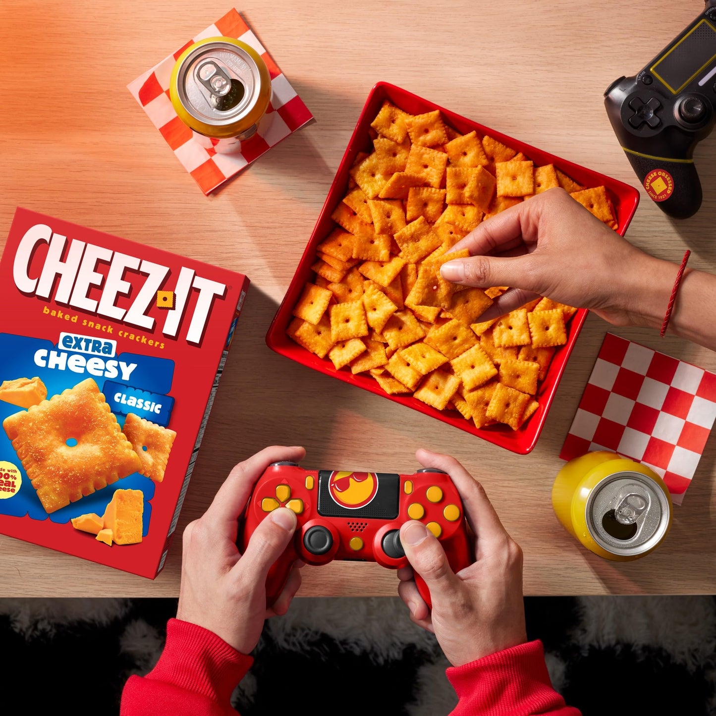 Cheez-It Cheese Crackers, Baked Snack Crackers, Lunch Snacks, Family Size, Extra Cheesy, 21oz Box (1 Box)